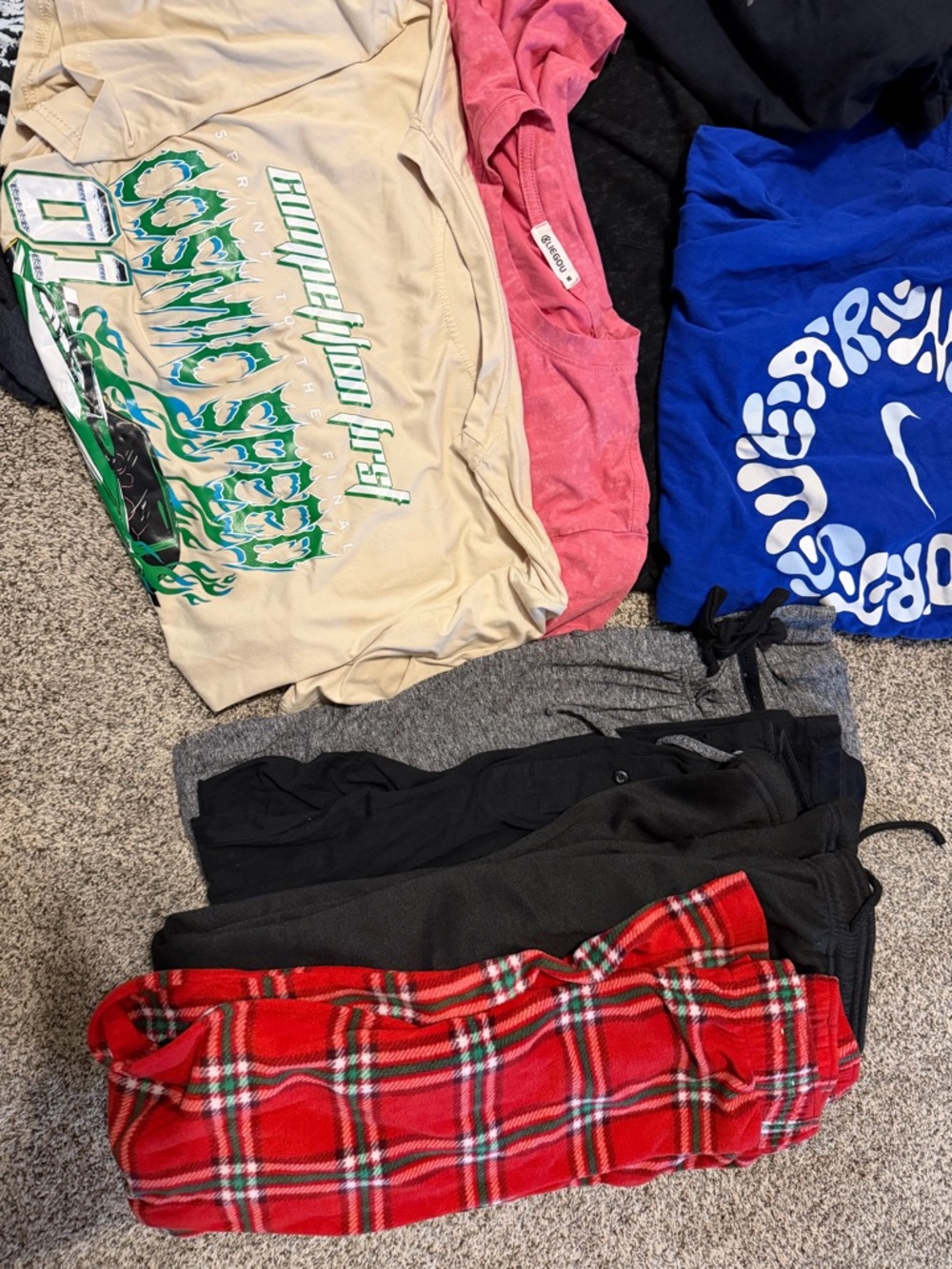 USED LOT OF MENS MEDIUM NIKE COLUMBIA TSHIRTS pants mixed - Picture 4 of 5